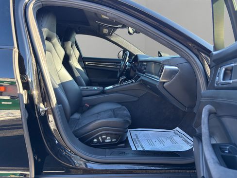 Used 2020 Porsche Panamera GTS image 17