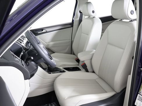 Used 2024 Volkswagen Tiguan SE image 30