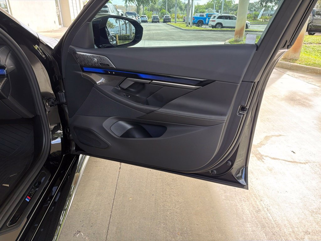 Used 2025 BMW M5 Touring AWD/4WD image 29