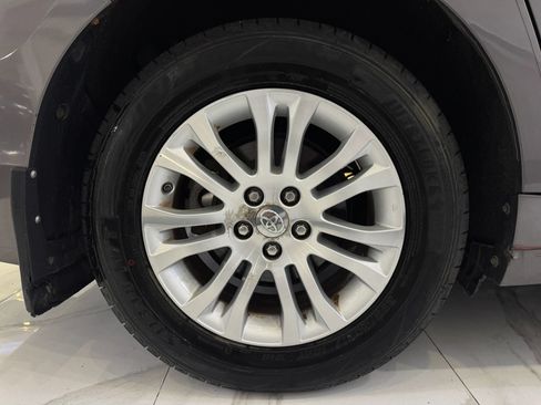 Used 2016 Toyota Sienna XLE Premium w/ Outdoor Package FWD image 10