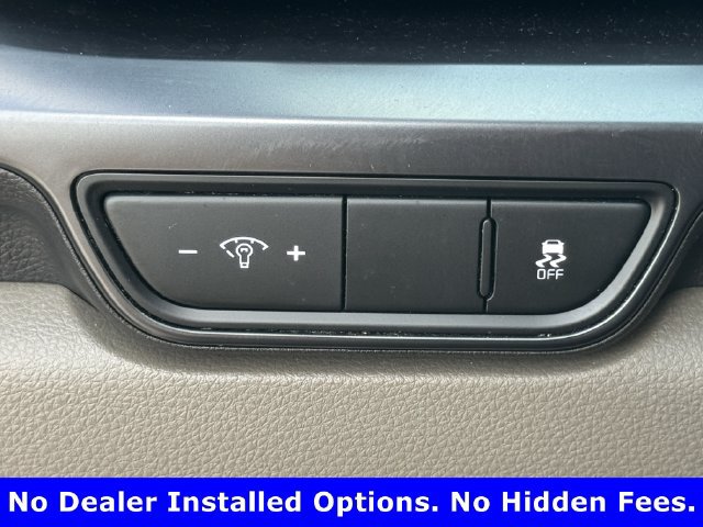 Used 2025 Kia Carnival FWD image 19