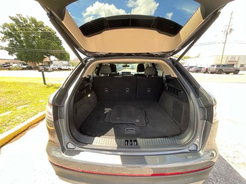 Used 2022 Lincoln Nautilus FWD w/ Premium Package image 12