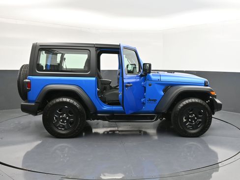 Used 2025 Jeep Wrangler Sport image 37