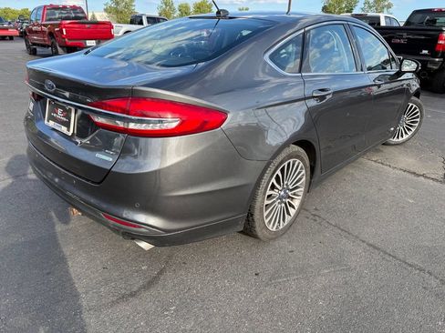 Used 2018 Ford Fusion SE w/ Fusion SE Technology Package FWD image 7