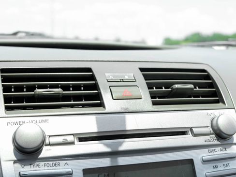 Used 2011 Toyota Camry FWD image 29