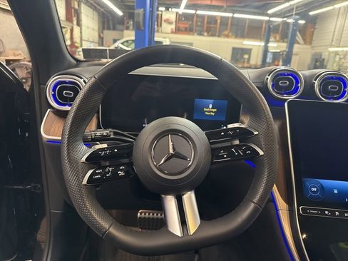 Used 2025 Mercedes-Benz GLC 350e GLC 350e image 14