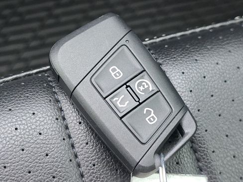 Certified 2024 Volkswagen Tiguan SE R-Line AWD/4WD image 27
