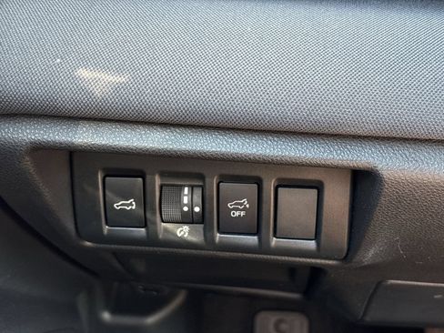 Used 2025 Subaru Outback Premium AWD/4WD image 17