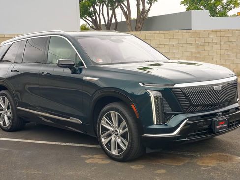 Certified 2026 Cadillac Vistiq Luxury image 6