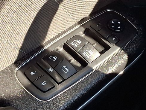 Used 2019 Dodge Charger SXT AWD/4WD image 25