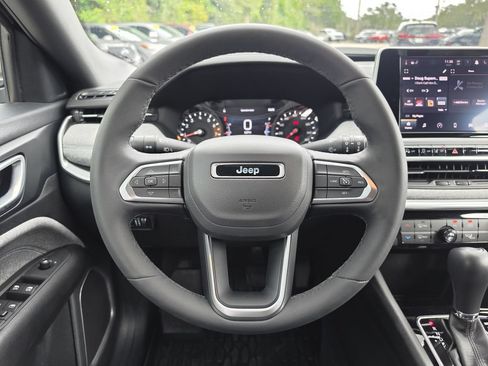Certified 2025 Jeep Compass Latitude AWD/4WD image 12