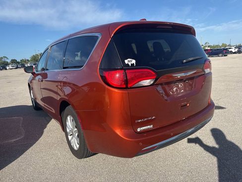 Used 2018 Chrysler Pacifica Touring Plus image 7