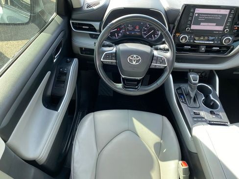 Used 2020 Toyota Highlander XLE image 26