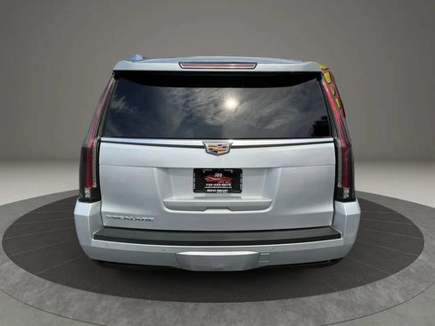 Used 2019 Cadillac Escalade ESV Luxury AWD/4WD image 8