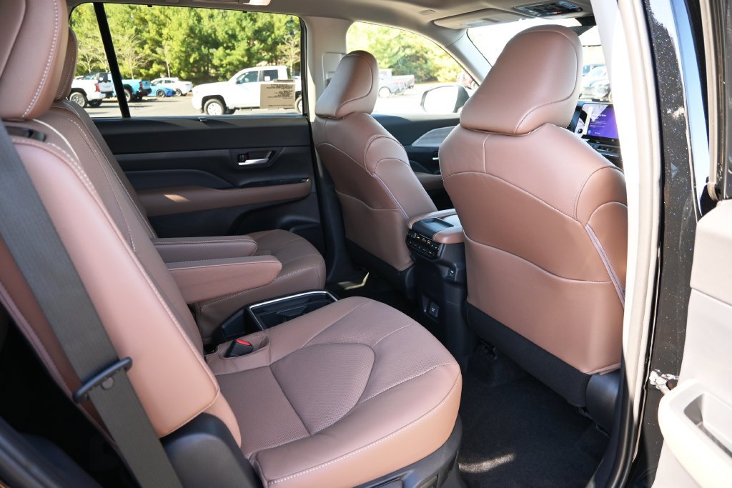 New 2026 Toyota Grand Highlander AWD image 17
