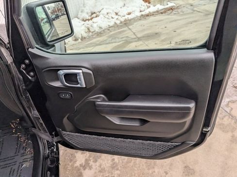 Used 2021 Jeep Wrangler Unlimited Sport image 31