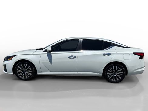 Used 2023 Nissan Altima 2.5 SV FWD image 2