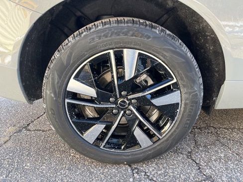 New 2026 Volvo XC60 B5 Plus w/ Climate Package image 9