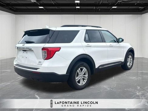 Used 2023 Ford Explorer XLT AWD/4WD image 5