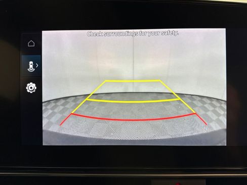 Used 2023 Hyundai Elantra Limited w/ Preferred Accessory Package image 19