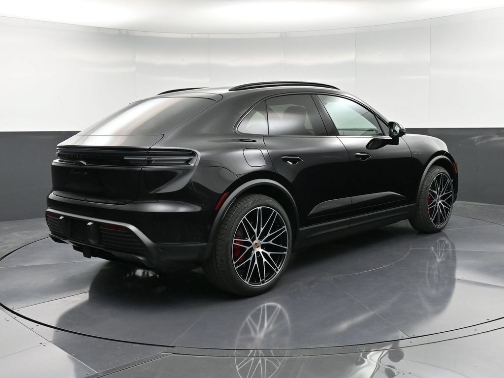 Certified 2025 Porsche Macan 4S Electric AWD/4WD image 8
