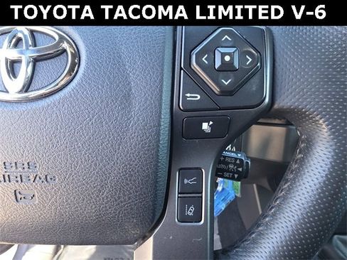 Used 2018 Toyota Tacoma TRD Sport image 27