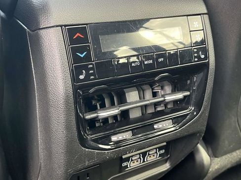 Used 2022 Jeep Grand Cherokee L Limited image 21