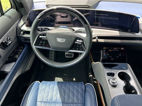 New 2026 Cadillac Vistiq Premium Luxury AWD/4WD image 14