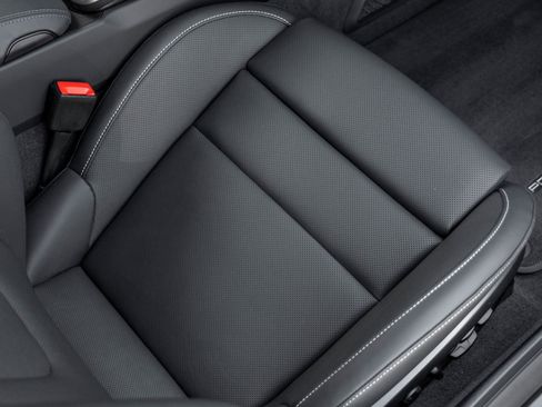 Certified 2025 Porsche 911 Carrera RWD image 38