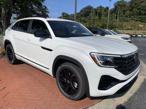 New 2026 Volkswagen Atlas Cross Sport SEL R-Line image 3