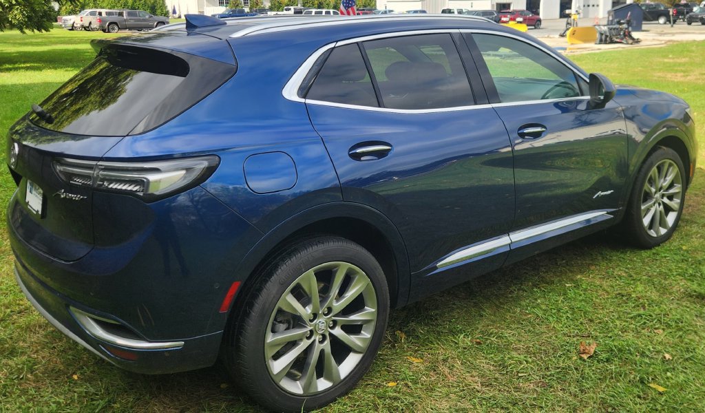 Used 2022 Buick Envision Avenir w/ Technology Package II AWD/4WD image 4