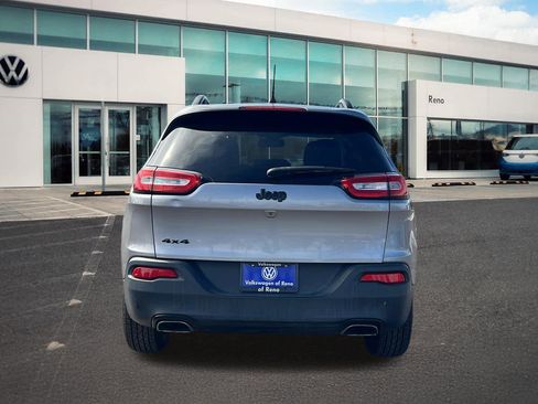 Used 2018 Jeep Cherokee Latitude w/ Altitude Package image 6