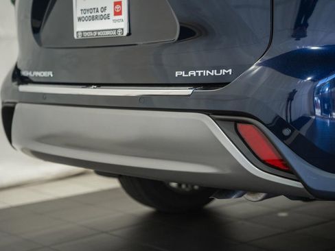 New 2026 Toyota Highlander Platinum AWD/4WD image 9