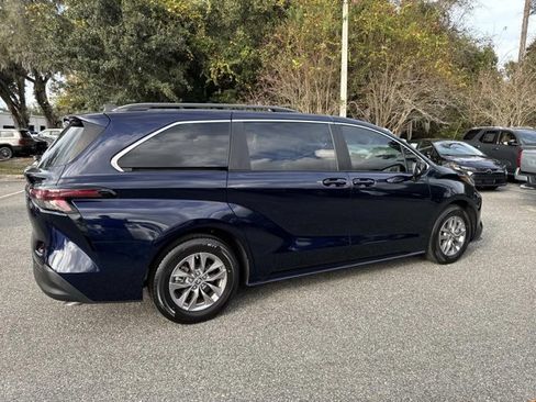 Certified 2023 Toyota Sienna LE w/ LE Plus Package image 2