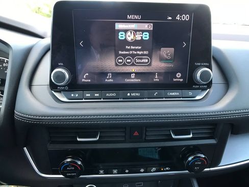 Used 2023 Nissan Rogue SV AWD/4WD image 9