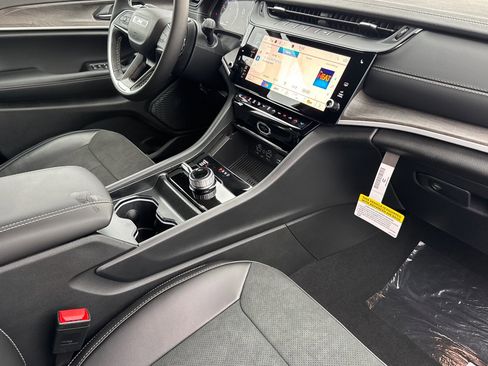 New 2026 Jeep Grand Cherokee Altitude image 14