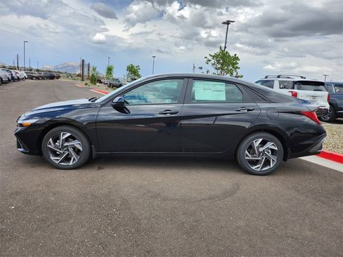 New 2025 Hyundai Elantra SEL image 7
