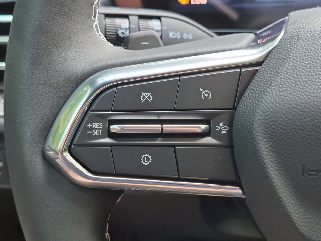 New 2027 Chevrolet Traverse LT FWD image 20