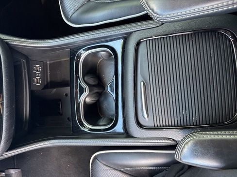 Used 2025 Chrysler Pacifica Limited FWD image 20