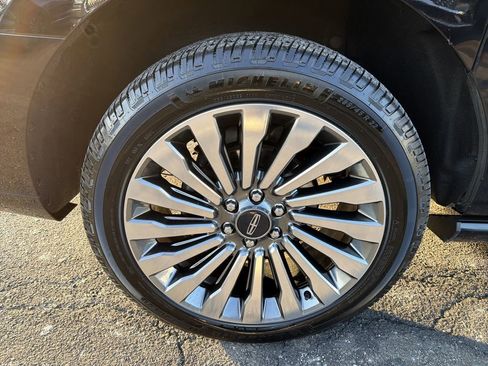 Used 2019 Lincoln Navigator L Reserve image 34
