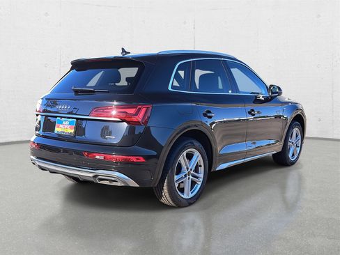 Used 2022 Audi Q5 e Premium w/ Convenience Package image 5