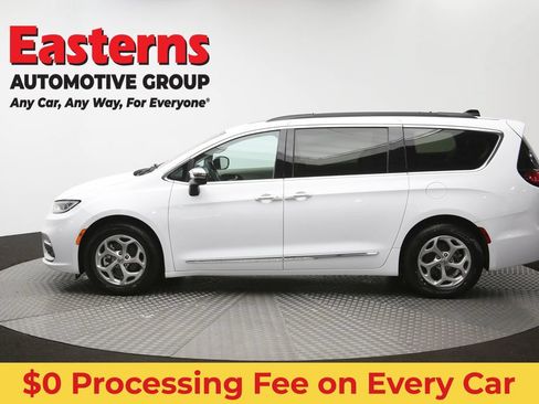 Used 2023 Chrysler Pacifica Limited FWD image 63