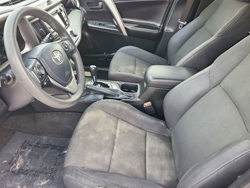 Used 2018 Toyota RAV4 LE w/ Carpet Mat Package AWD/4WD image 10