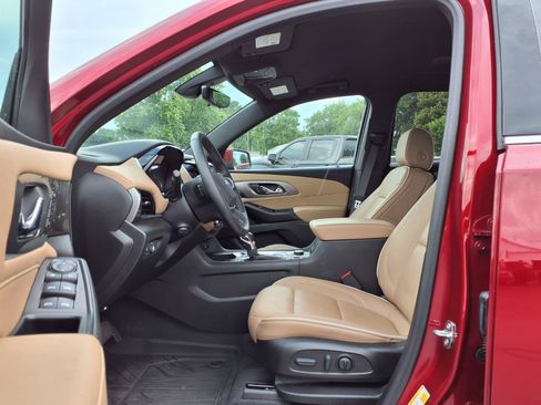 Used 2023 Chevrolet Traverse Premier AWD/4WD image 26