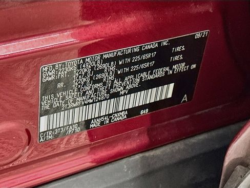 Used 2021 Toyota RAV4 XLE AWD/4WD image 32