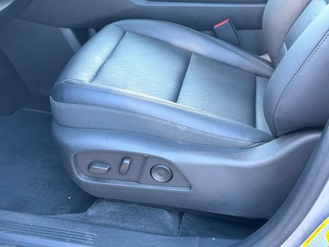Used 2026 Chevrolet Equinox LT w/ Convenience Package II FWD image 19