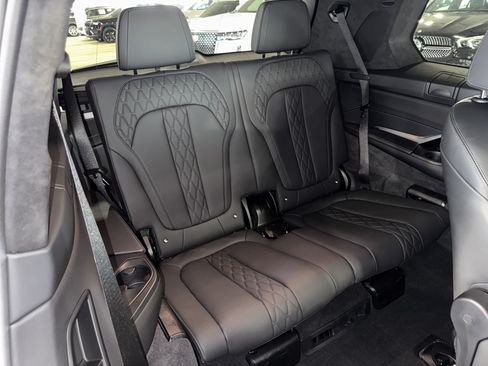 Used 2025 BMW X7 M60i AWD/4WD image 13