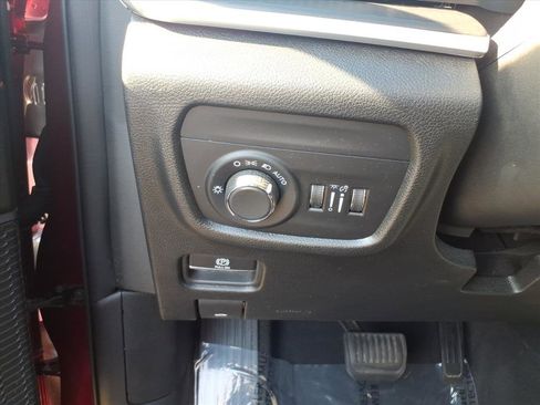 Used 2023 Jeep Grand Cherokee L Altitude image 15