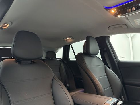 Used 2025 Mercedes-Benz GLC 350e 4MATIC image 29