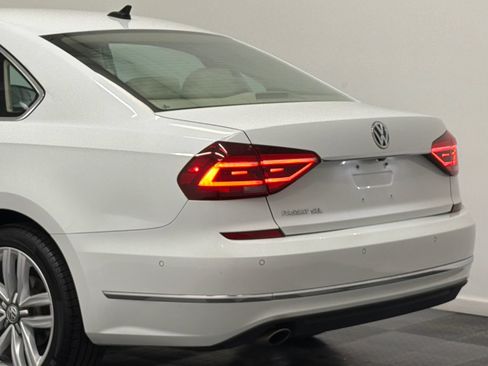 Used 2017 Volkswagen Passat 1.8T SEL Premium FWD image 7